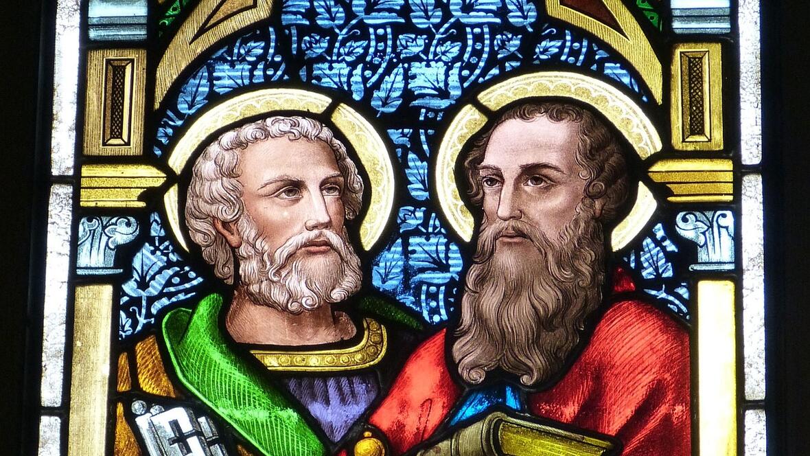 Fensterglas der Apostel Petrus und Paulus
